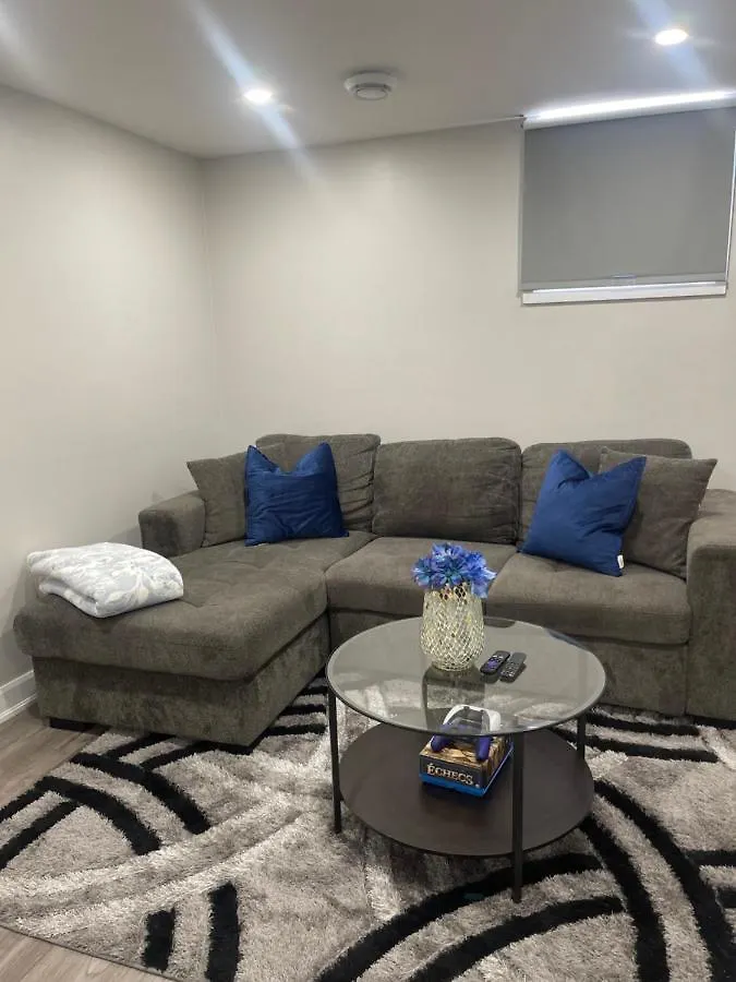 Beautiful 1 Bedroom Basement Οττάβα